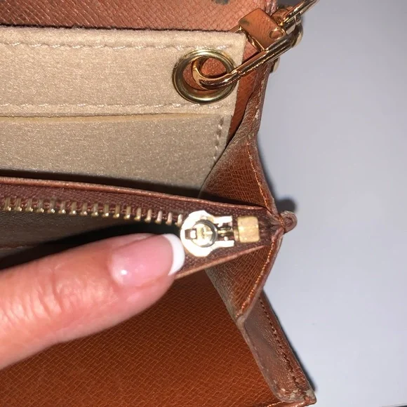 Louis Vuitton Vintage Compact Snap Wallet - Picture 9 of 13